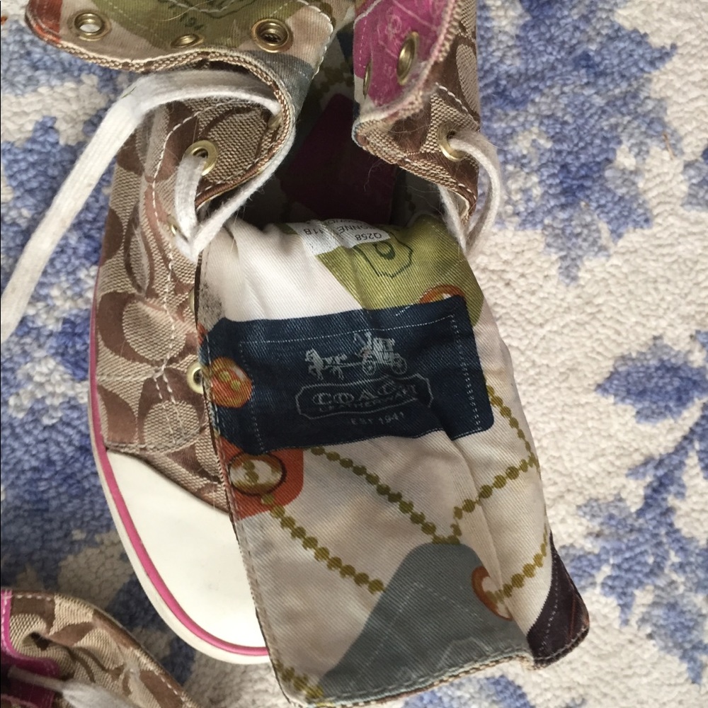 Donated. COACH “STEAL”! NWOT Sporty Chic High Top Pink Trim - Picture 4 of 5